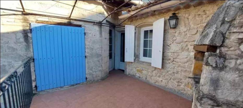 Gîte pour 5 personnes, avec jardin et piscine, animaux acceptés à Préveranges