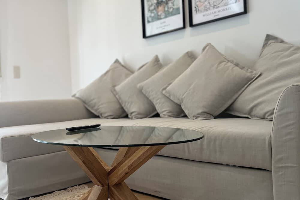 Ganze Wohnung, Gemütliches Apartment mit Garten & Garage in Ingolstadt, Oberbayern