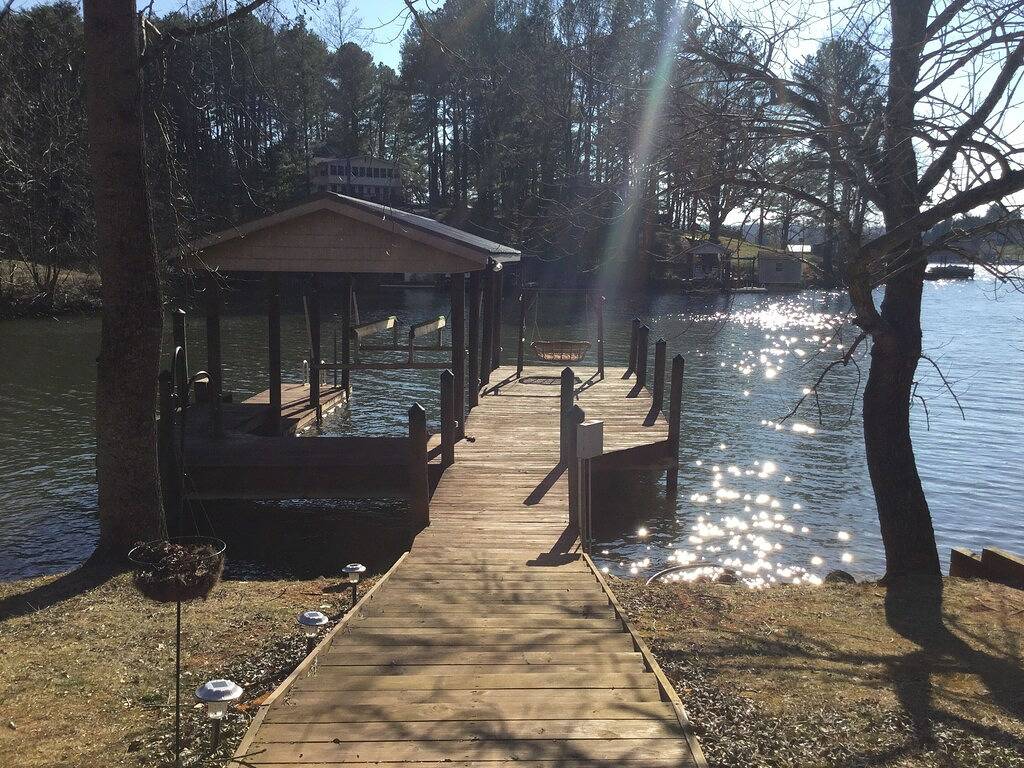 Ort! Ort! Ort! Ruhige Bucht und doch nah an allen Seeaktivitäten! in Smith Mountain Lake