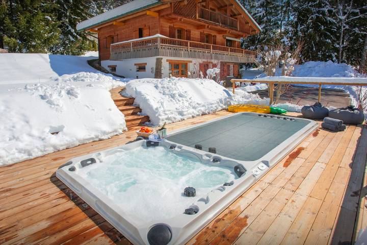 Chalet pour 14 personnes, avec piscine et jardin ainsi que jacuzzi et sauna, adapté aux familles à La Clusaz