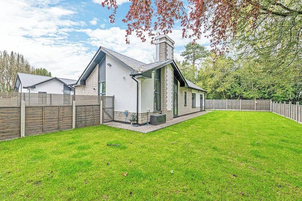 2Lm - Family and Pet Friendly country side getaway - With hot tub in Cumbria