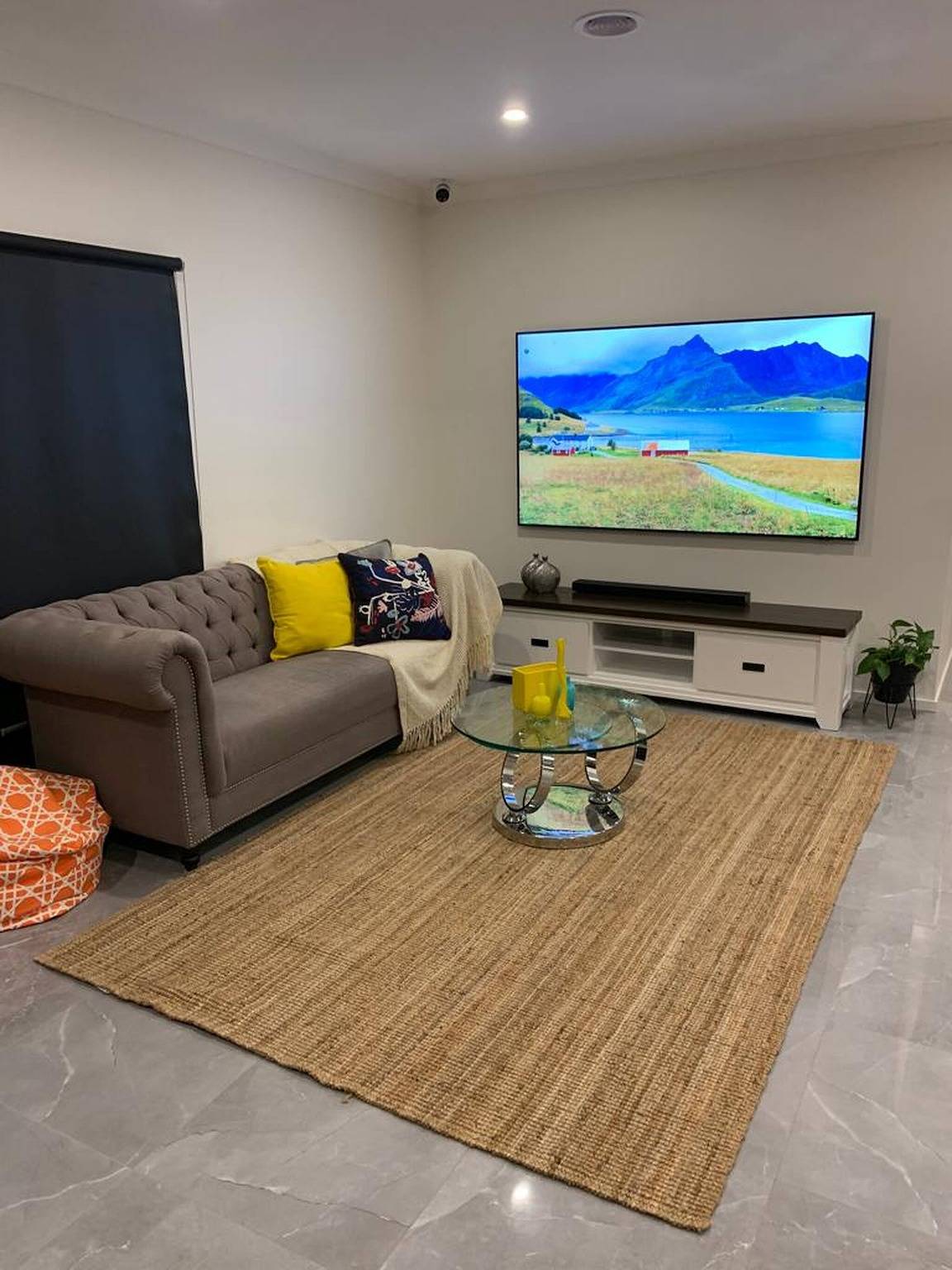 Casa fresca y moderna de 3 dormitorios • Baño privado • Vistas abiertas in Victoria