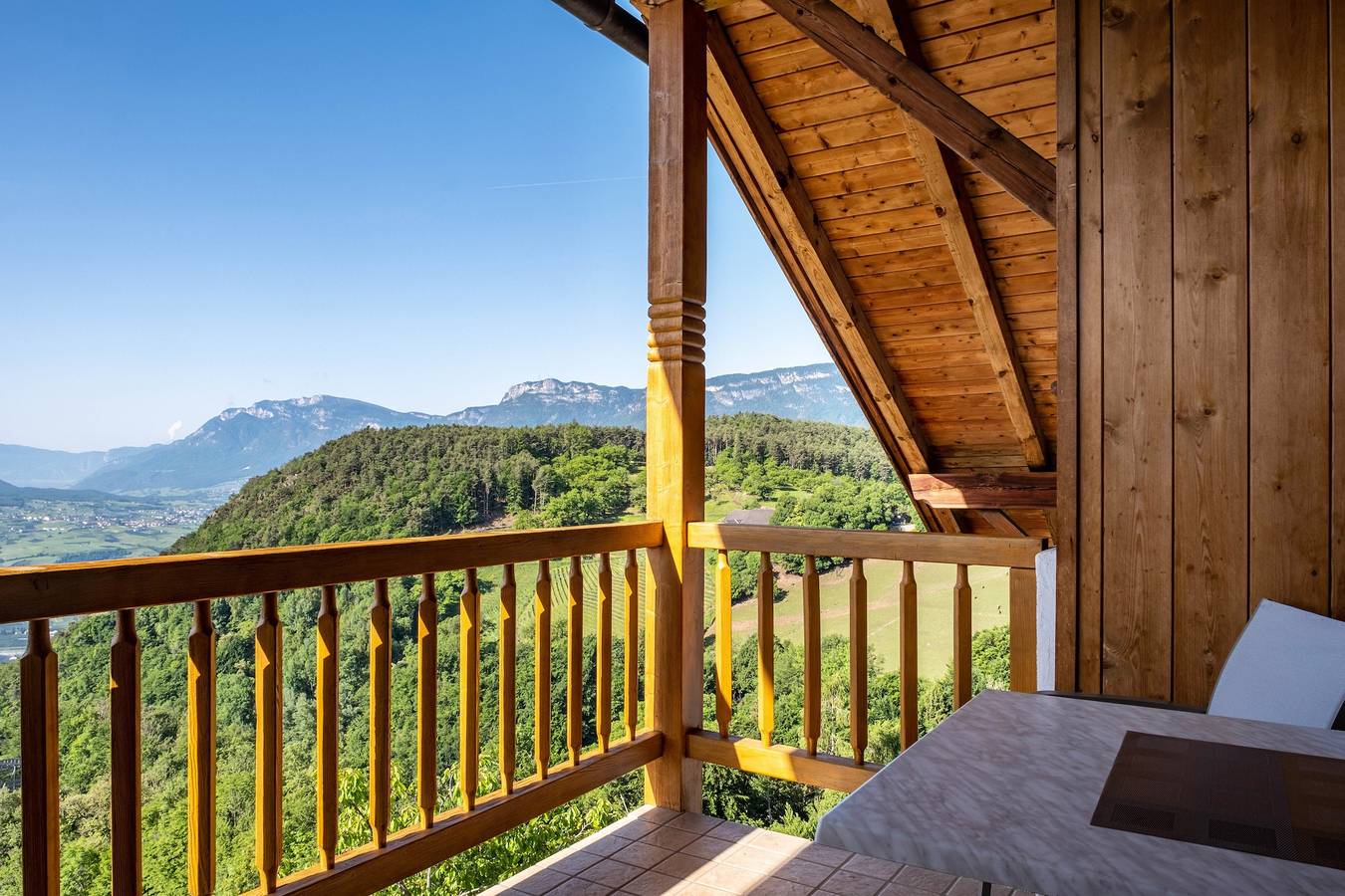 Ganze Wohnung, Ferienwohnung 'Weingartnerhof Calendula' mit Bergblick, gemeinsamer Terrasse und Wi-Fi in Glaning, Jenesien