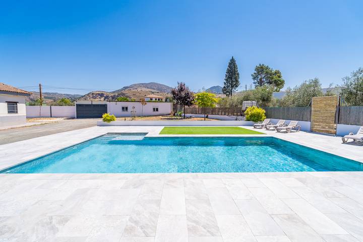 Chalet para 8 personas, con jardín y terraza en Loja - 3