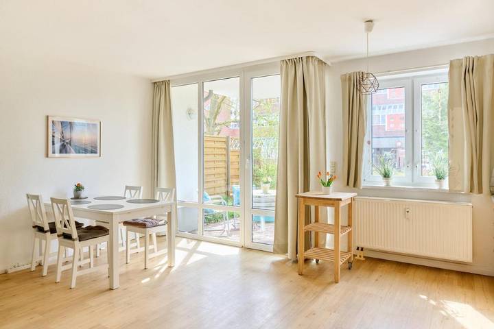 Ferienwohnung für 4 Personen, mit Terrasse und Garten sowie Ausblick in Travemünde