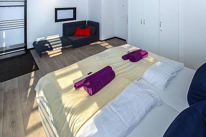 Hausboot für 3 Personen, mit Balkon/Terrasse und Terrasse in Ribnitz-Damgarten - 2