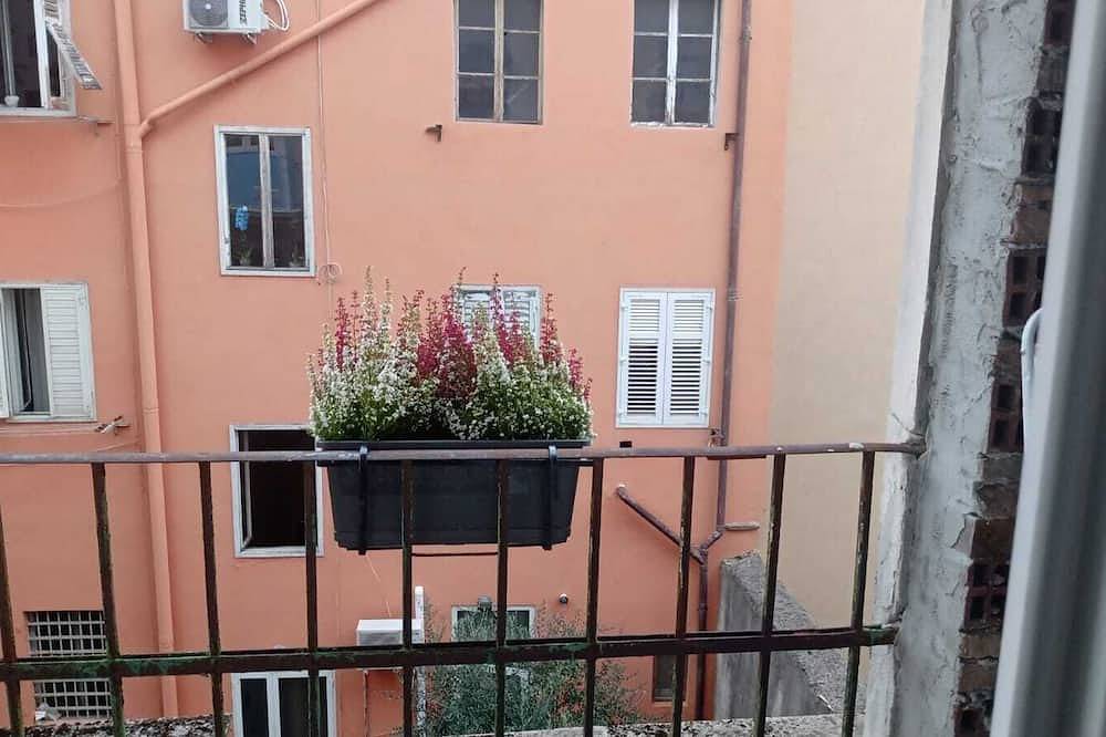 Ganze Wohnung, 2-bedroom, 4-guest apartment in historic area of Trieste in 19th century style in Triest, Karst