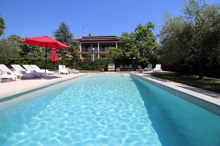 Ferienwohnung für 6 Personen, mit Balkon und Garten in Poreč