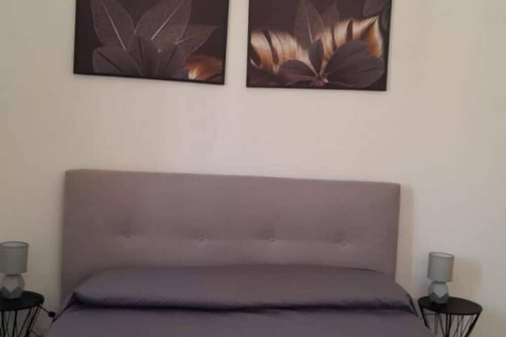 Appartamento intero, Civico 10 Ii Ampio Monolocale con terrazza sovrastante al Centro di Sassari in Sassari, Provincia di Sassari
