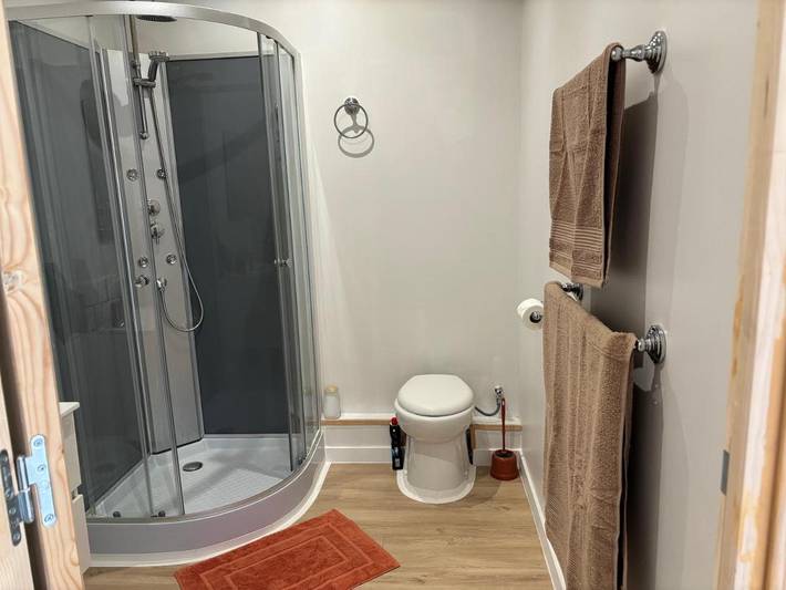 Gîte pour 2 personnes, avec jardin et terrasse ainsi que vue et piscine à Lunel-Viel - 4