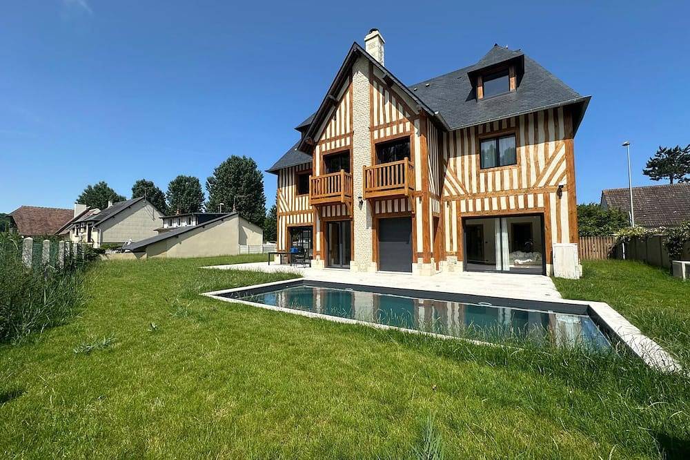 Superb New House In Deauville / Tourgeville 8 Mn Walk From The Sea in Tourgéville, Lisieux region