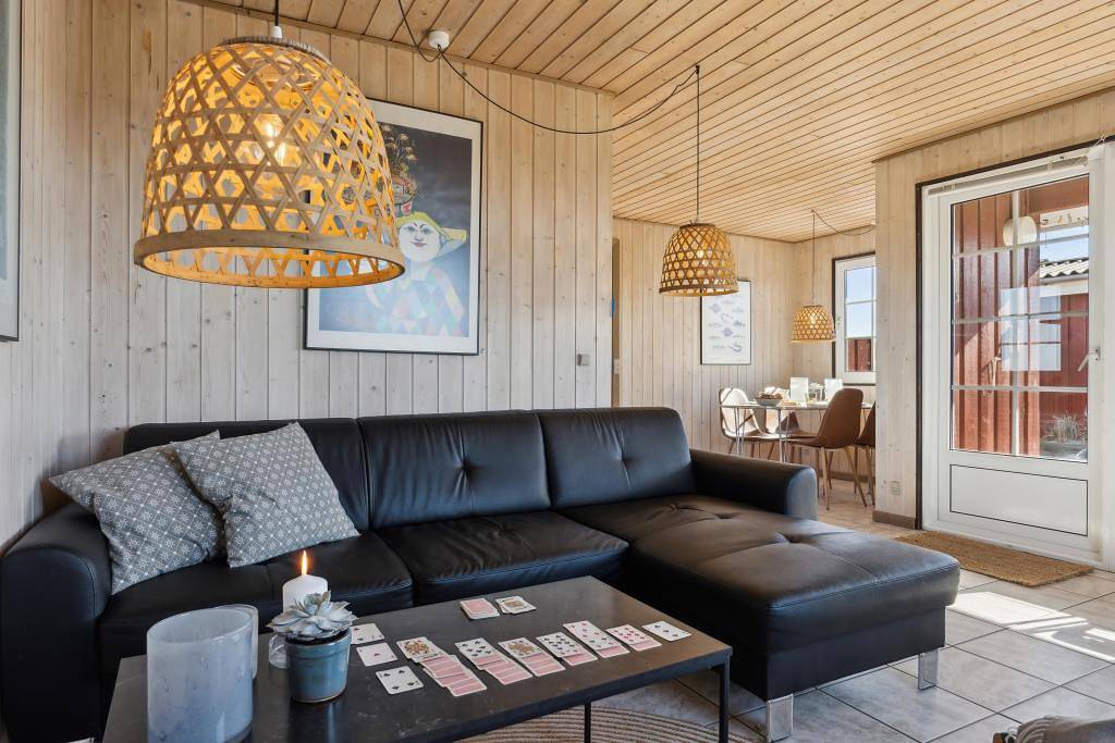 Beautiful vacation home in Krylen 49 - dune view and space for coziness in Ringkøbing, Holmsland Klit