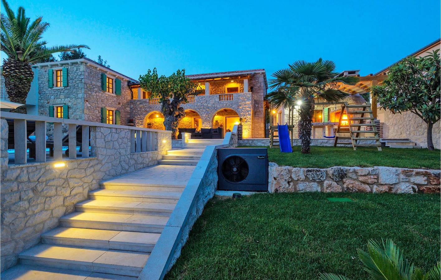 Ferienhaus für 12 Personen mit Sauna in Sukosan, Zadar