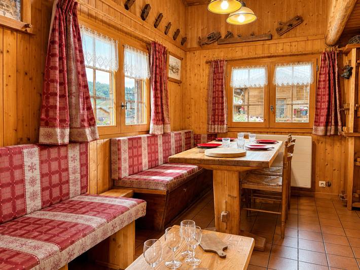 Gîte pour 4 personnes, avec Balcon et Terrasse dans Office De Tourisme De Notre Dame De Bellecombe - 2