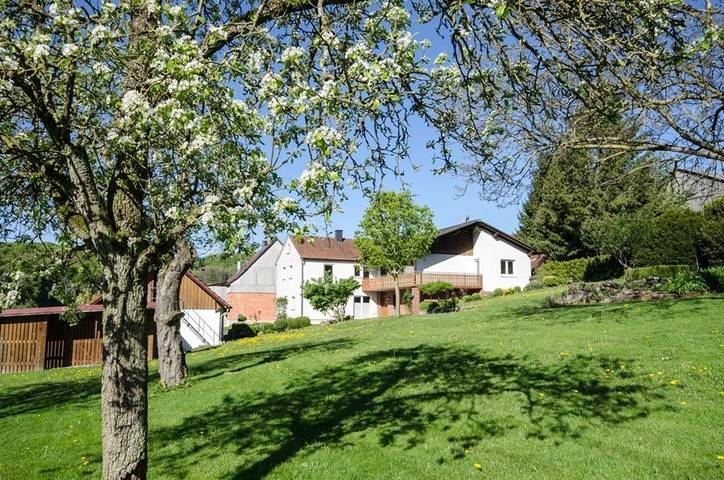 Ferienwohnung für 2 Personen, mit Balkon und Terrasse sowie Garten in Poppenhausen