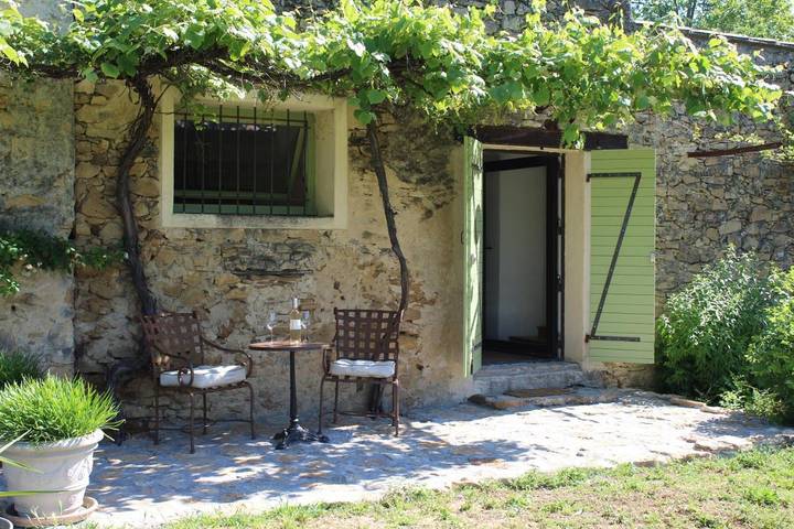 Chambre d’hôte pour 2 personnes, avec Terrasse et Jardin ainsi que Piscine et Vue