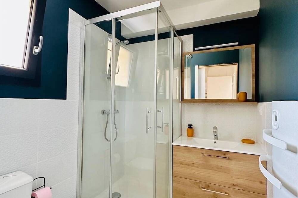 Entire apartment, Le Petit *** - 1 room, all new & all inclusive in Montauban, Tarn-et-Garonne