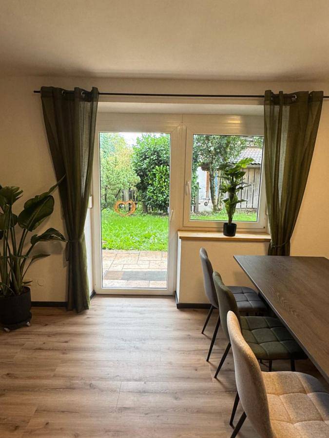 Ferienwohnung für 4 Personen, mit Terrasse und Ausblick in Hausham