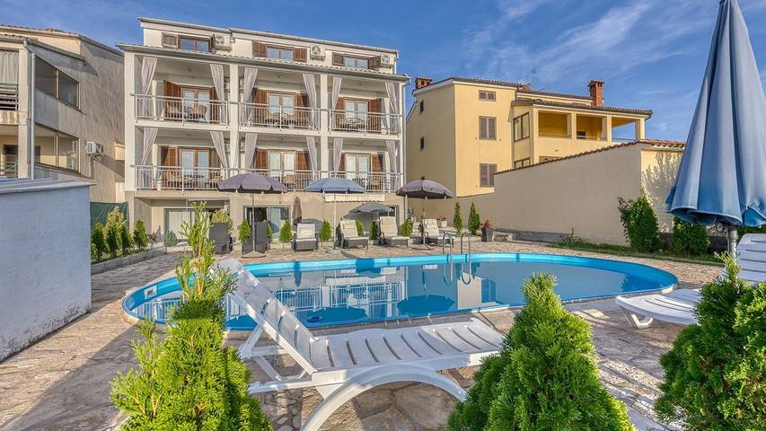 Ferienwohnung für 5 Personen, mit Balkon und Pool - 1