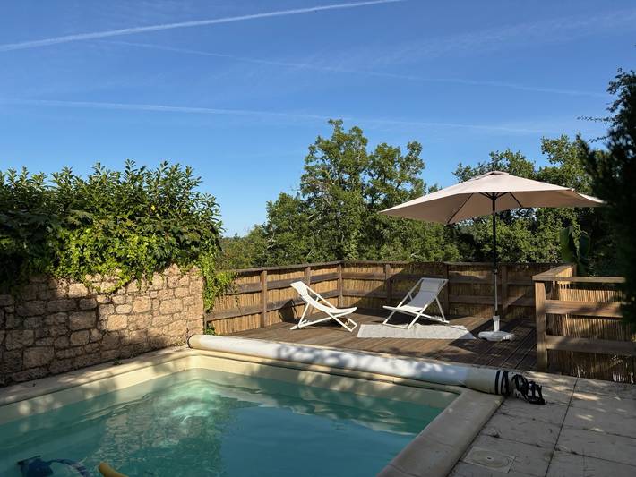 Location de vacances pour 6 personnes, avec jardin ainsi que piscine et terrasse à Saint-Léon-sur-Vézère - 2