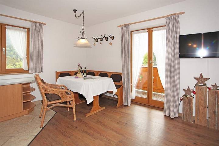 Ganze Ferienwohnung, "Anna" Fewo/1 Schlafraum/Dusche, Wc in Krün, Bayerische Alpen