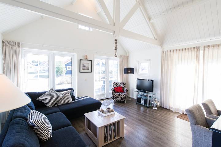 Ferienhaus für 4 Personen, mit Balkon/Terrasse und Terrasse sowie Whirlpool und Garten in Friesland - 2