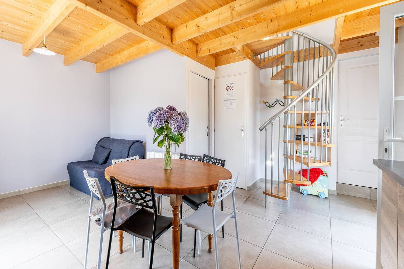 Maison de vacances 'Petit Gîte La Clé Des Champs' avec terrasse privée et jardin privé in Saint-Étienne-du-Bois, Vallée de la Loire