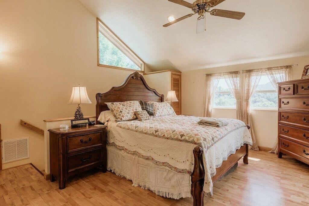 Smoky Mountain Holiday Home with Hot Tub! in Jackson County