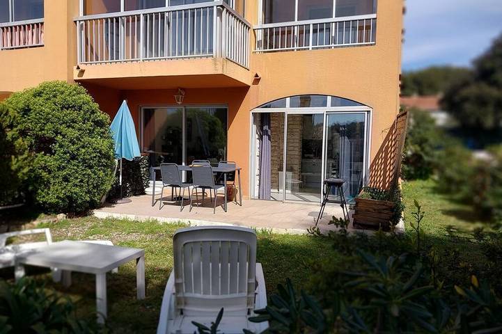 Appartement de vacances pour 4 personnes, avec terrasse et jardin