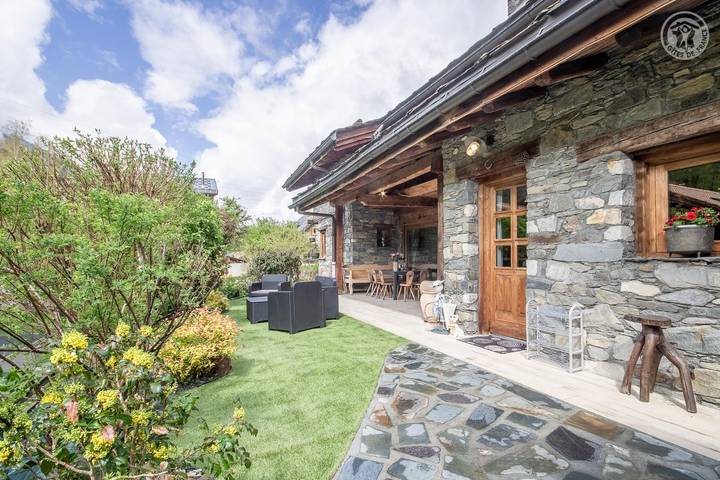 Chalet pour 10 personnes, avec terrasse ainsi que sauna et jardin à Sainte-Foy-Tarentaise