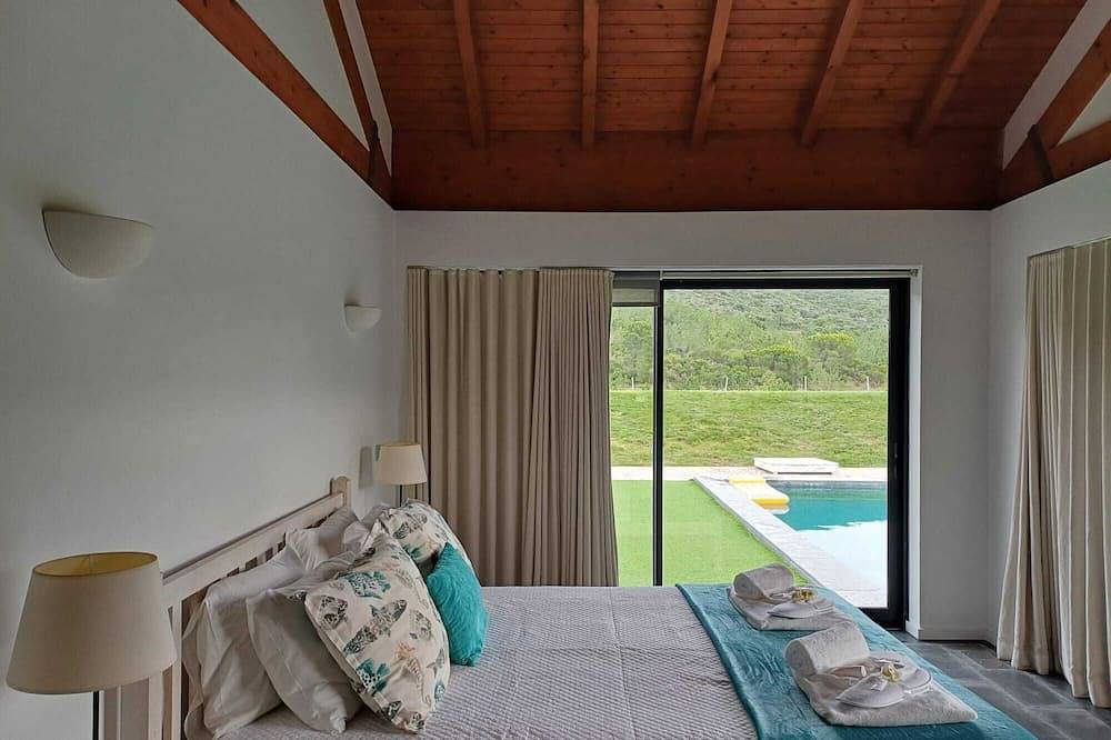 Haus T4 eingefügt mit Pool und Grillplatz am Donnerstag in der Serra da Arrábida in Setúbal, Naturpark Arrábida