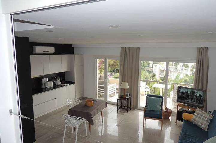 Holiday rental for 3 people, with balcony and pool in La Herradura