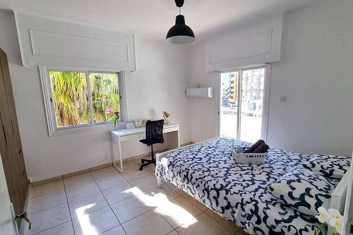 Apartamento entero, Center 2br | 250m walk from beach | parking :) in Lárnaca, Distrito de Larnaca