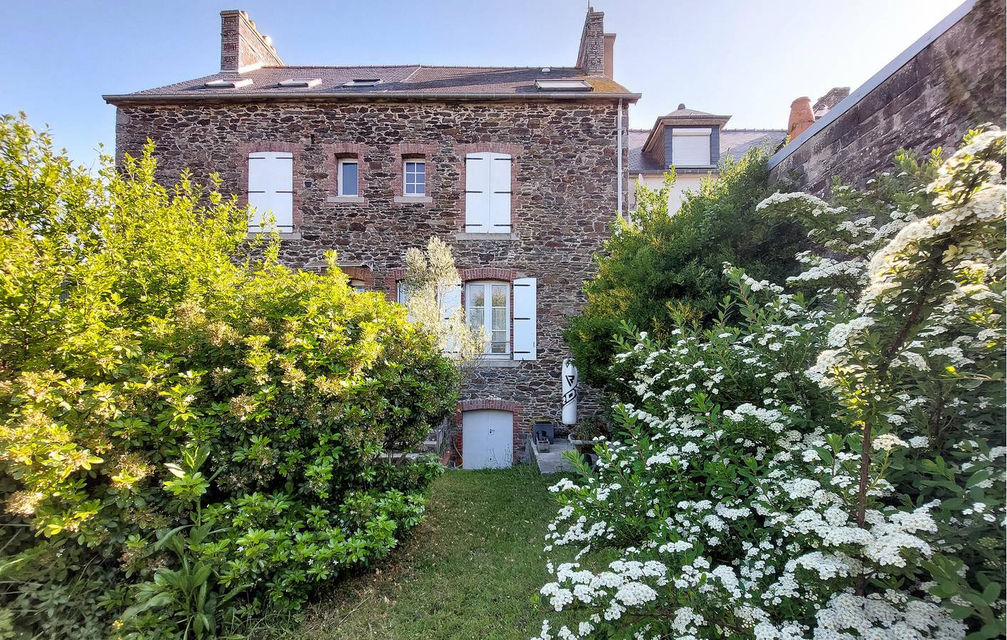 Appartement vue mer avec terrasse, parking et WiFi in Saint-Benoît-des-Ondes, Baie du Mont-Saint-Michel