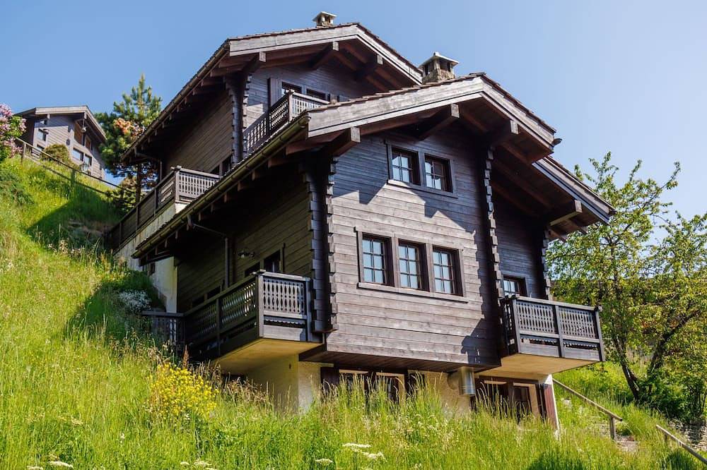 Chalet A Coeur by Interhome in Grimentz, Anniviers