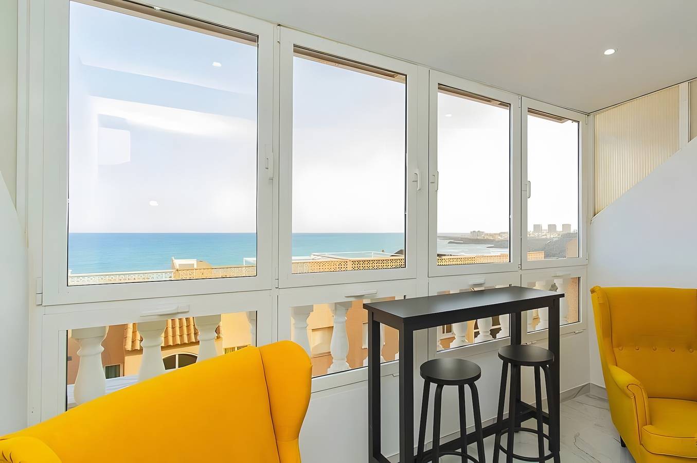 Ganzes Studio, Studio-Apartment 'Sea Breeze' mit Meerblick, Wlan und Klimaanlage in Las Calas, Torrevieja