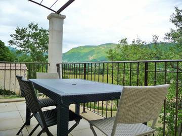 Gîte pour 4 personnes, avec piscine et balcon, animaux acceptés à Reilhanette