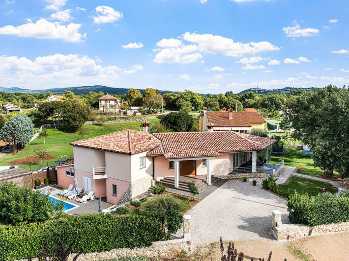 Location de vacances pour 8 personnes, avec Balcon ainsi que Jardin et Piscine à Labin - 4