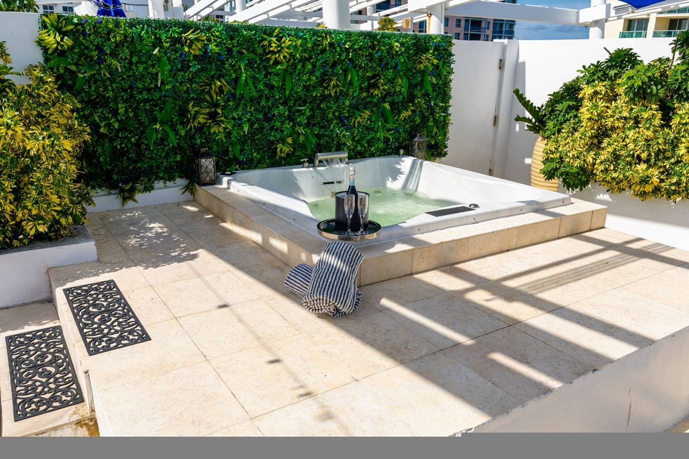 Apartamento entero, Stunning Rooftop Jacuzzi Escape in South Beach, Miami Beach