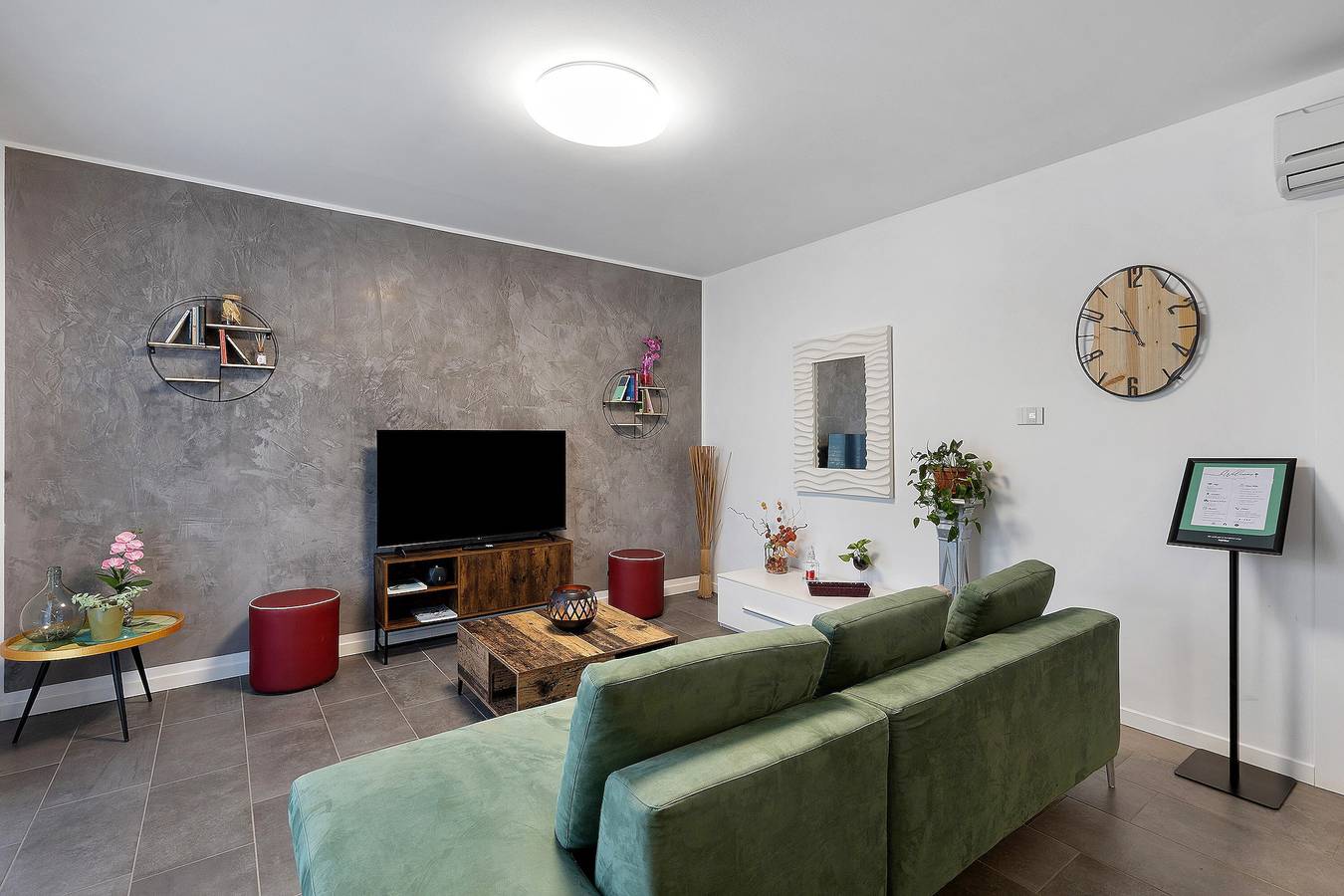 Ganze Wohnung, Apartment 'Bellavista Luxury Home' mit privatem Pool, Wlan und Klimaanlage in Peschiera del Garda, Gardasee-Berge