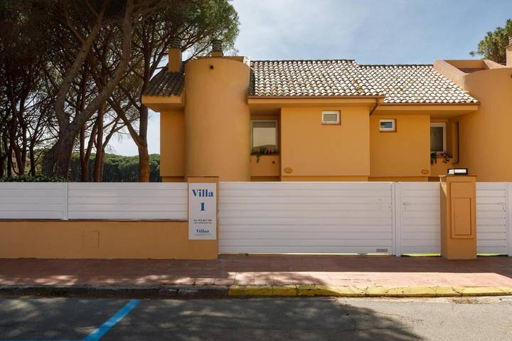 Casa rural para 6 personas, con piscina además de vistas y jardín, Se admiten mascotas en Pals - 2