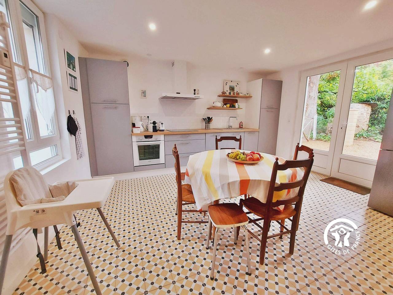 Maison familiale spacieuse avec grand jardin, proche loisirs et activités culturelles in Saint-Poix, Mayenne