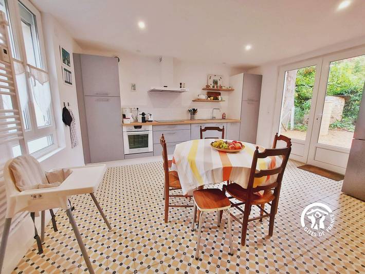 Casa familiar con jardín, cerca de la iglesia en San Poix, equipada con BBQ y juegos infantiles in Saint-Poix, Mayenne (desambiguación)
