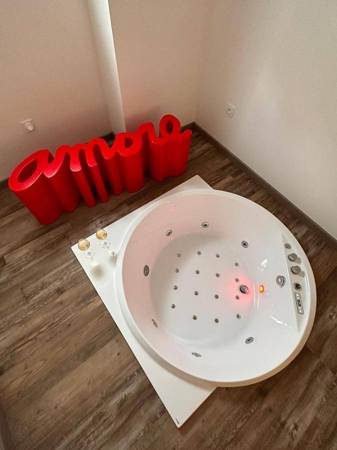 Location de vacances pour 4 personnes, avec terrasse et jacuzzi dans Les Monts d'Aunay - 4