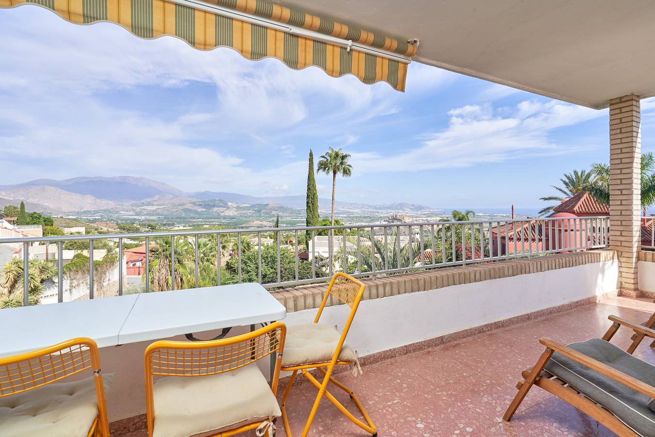 Ganze Wohnung, Ferienwohnung 'Villa Sol De La Molina' mit Gemeinschaftspool, Wlan und Klimaanlage in Monte de los Almendros, Salobreña