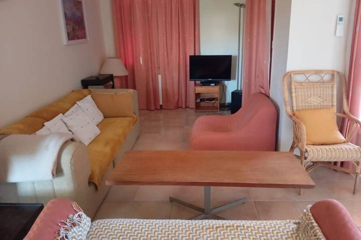 Location de vacances pour 14 personnes, avec terrasse et jardin, animaux acceptés dans Boulouris - 3