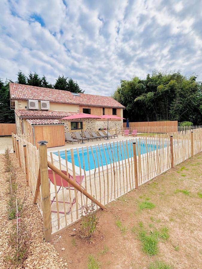 Maison de vacances pour 23 personnes, avec piscine ainsi que terrasse et vue, adapté aux familles