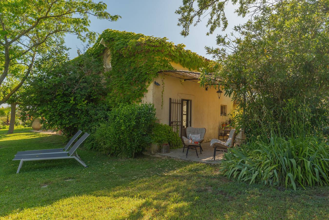 Gîte Les Olivandes con piscina in Saint-Cannat, Aix-en-Provence e dintorni