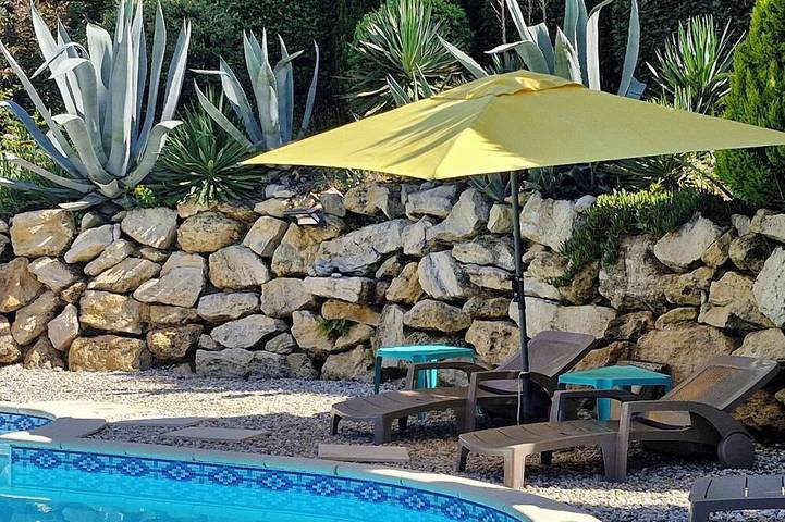 Location de vacances pour 6 personnes, avec Terrasse et Jardin à Arbis
