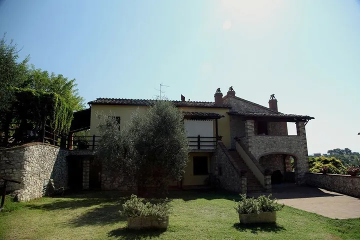 Apartamento de vacaciones para 2 personas, con vistas además de piscina y jardín - 1
